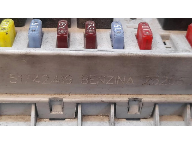 Блок предохранителей 51742419 Alfa Romeo GT