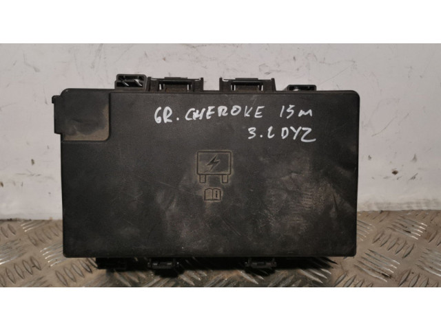 Блок предохранителей  P68194607AD   Jeep Grand Cherokee    