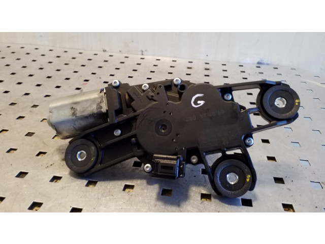 Моторчик заднего дворника 0390201854, 8V4117K441AB    Ford Kuga I