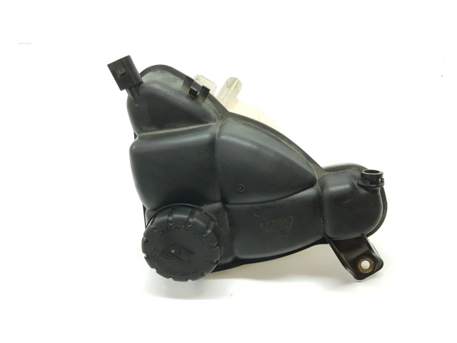 Расширительный бачок охлаждающей жидкости