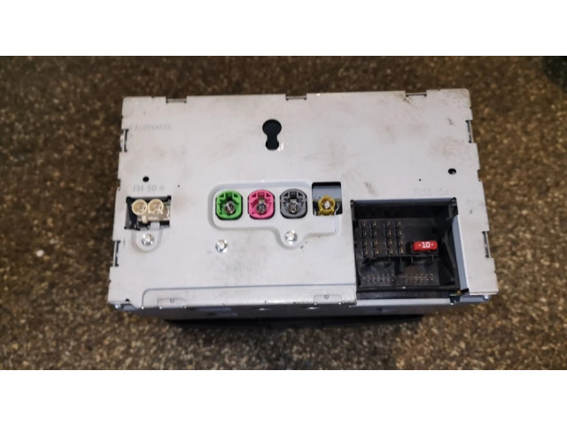 Радио/ проигрыватель CD/DVD / навигация