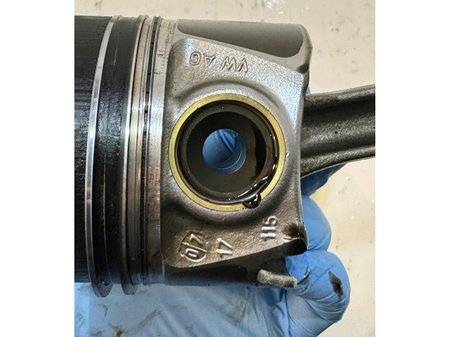 Píst DEU Audi A4 S4 B9 8W