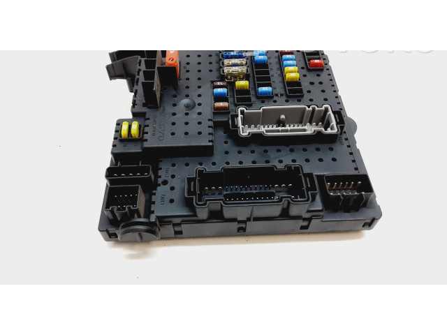 Блок предохранителей 30728512   Volvo XC90    