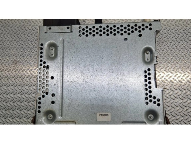 Радио/ проигрыватель CD/DVD / навигация