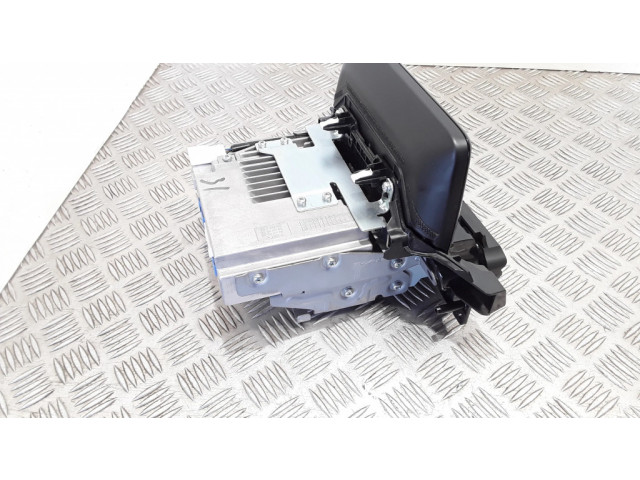 Радио/ проигрыватель CD/DVD / навигация