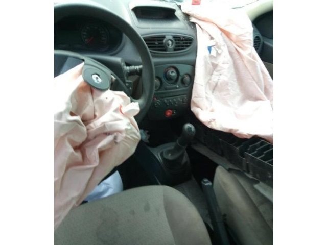 Ручка стеклоочистителей 8201590631   Renault Clio III