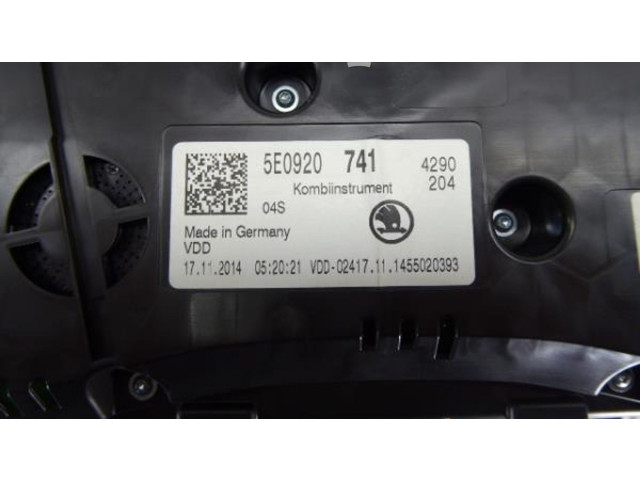 Панель приборов 5E0920741 Skoda Octavia Mk3 (5E)