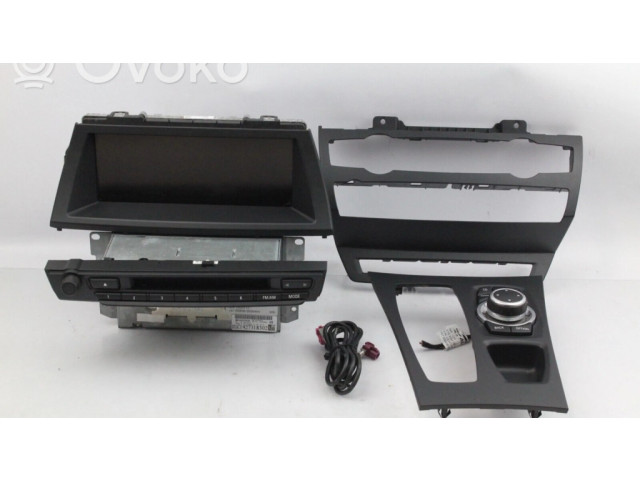 Радио/ проигрыватель CD/DVD / навигация