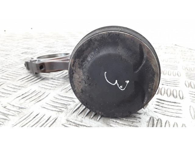 Píst Saab 9-7X pro benzínový motor 4.2