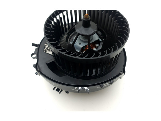 Вентилятор печки 5WC819015A Volkswagen Golf VIII