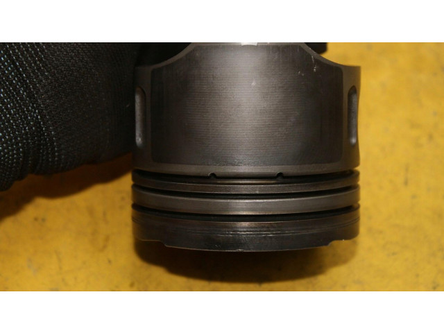 Píst Mercedes-Benz C W203