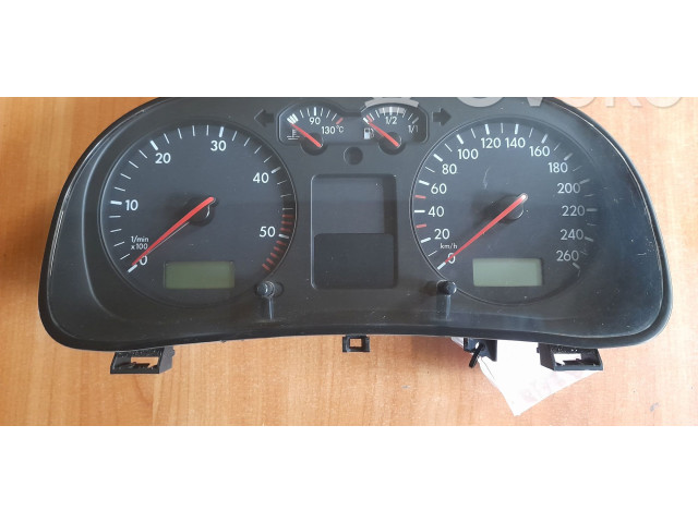 Панель приборов 1J0920822C   Volkswagen Bora       