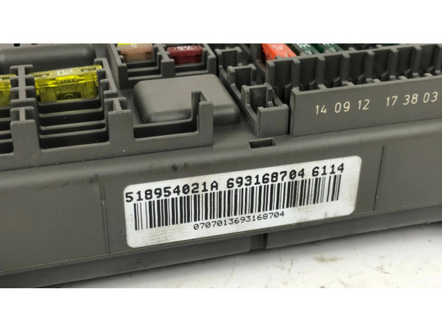 Pojistková skříňka 67761951, B010105300 BMW X5 E70 2013