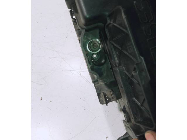 Блок предохранителей  9494210   Volvo V70    