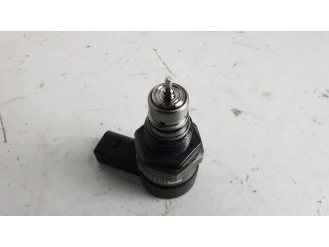 Топливная рампа 0281002949, 15643987   BMW 3 E92 E93 2.0  для двигателя N47D20