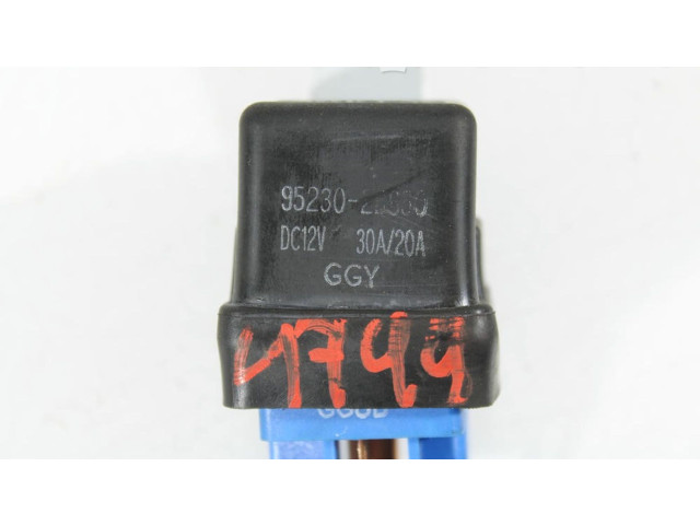 Блок предохранителей 952302B650   KIA Sorento    