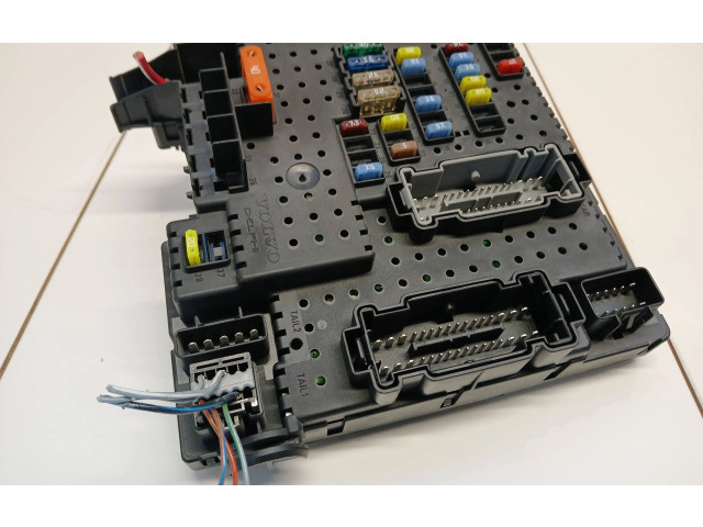 Блок предохранителей 30728512, 00006166384 Volvo S60