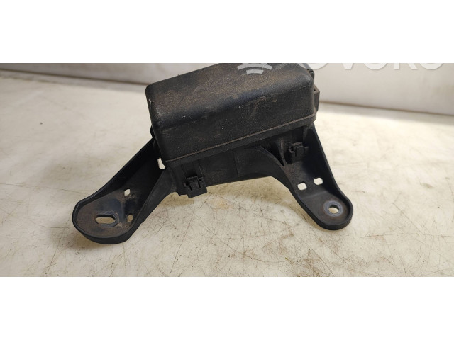 Блок предохранителей 8266253110, 8826321010 Lexus IS 220D-250-350