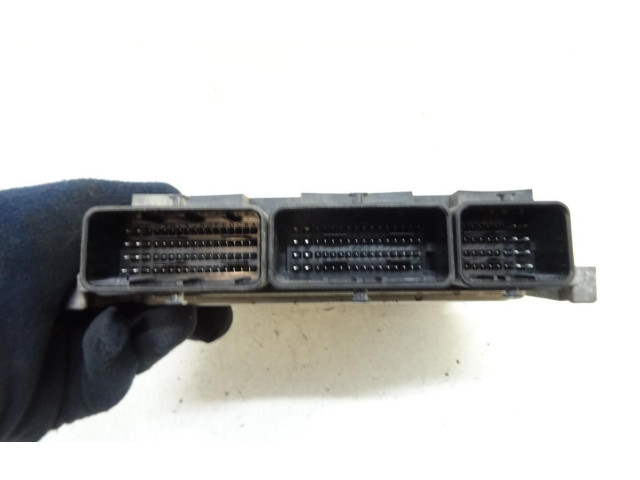 Блок управления двигателя 237102720R Dacia Dokker