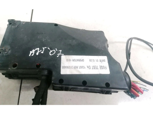 Ящик предохранителей (комплект) 518818000, 8688040   Volvo V50