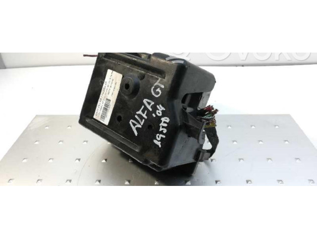 Блок предохранителей 51742420   Alfa Romeo GT       