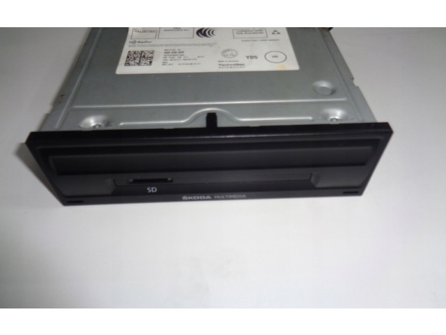 Радио/ проигрыватель CD/DVD / навигация