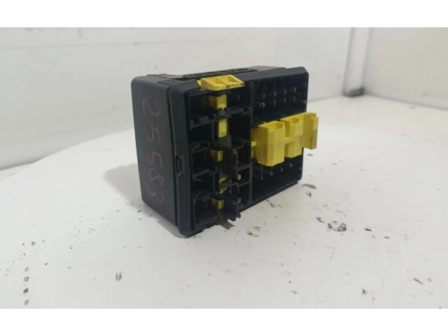 Блок предохранителей    Renault Scenic I    