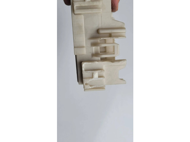 Pojistková skříňka 827300h030a Peugeot 108 2016