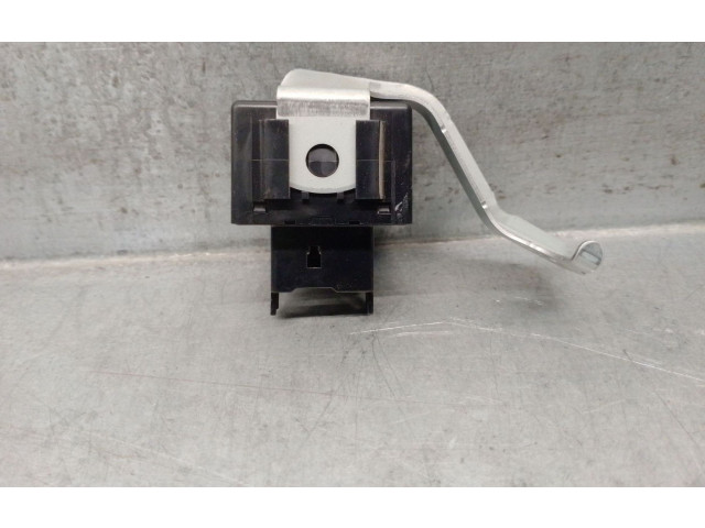 Pojistková skříňka 8198060130, 8198060130 Toyota Land Cruiser (J200) 2015