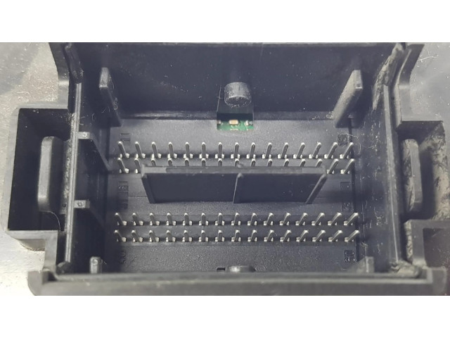   Pojistková skříňka 68381687AA   Jeep Compass 2018