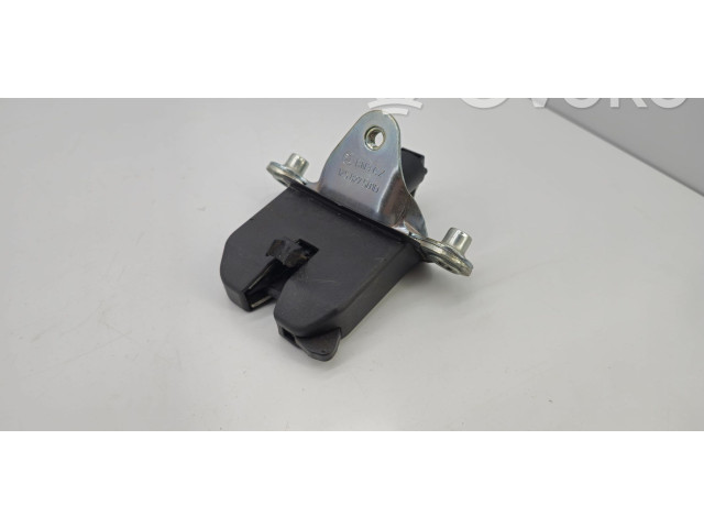 Замок багажника 1Z5827501D    Skoda Octavia Mk2 (1Z) 2004 - 2013 года