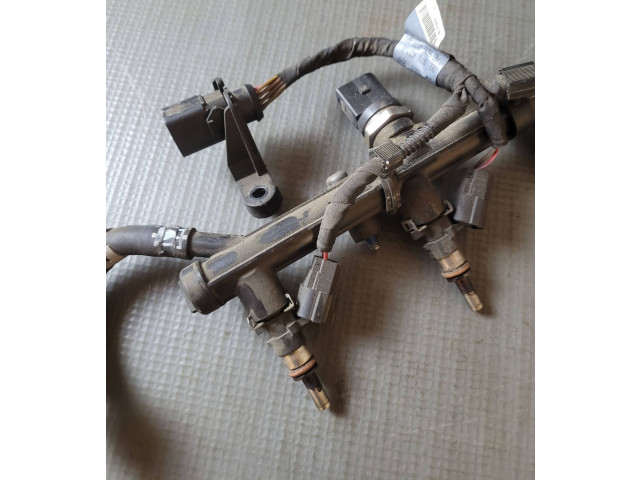 Vstřikovač 06L971627A, 06H906051J Skoda Octavia Mk3 (5E)