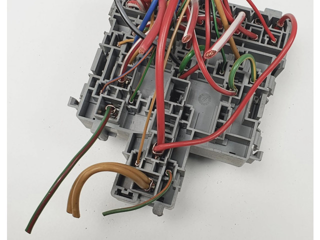 Pojistková skříňka 8690698 Volvo XC90 2008