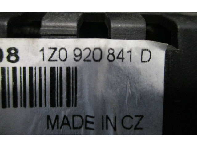 Панель приборов 1Z0920841D Skoda Octavia Mk2 (1Z)