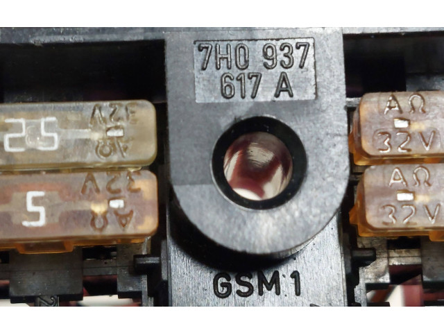 Блок предохранителей 7H0937617A   Volkswagen Transporter - Caravelle T5      