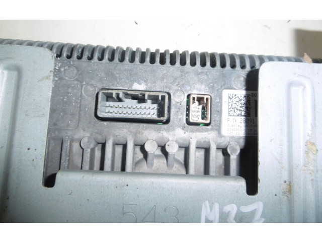 Радио/ проигрыватель CD/DVD / навигация