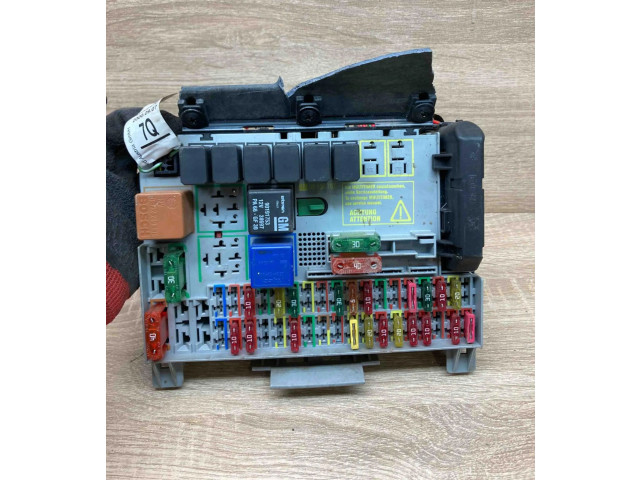 Pojistková skříňka 09152787 Opel Vectra B 1996
