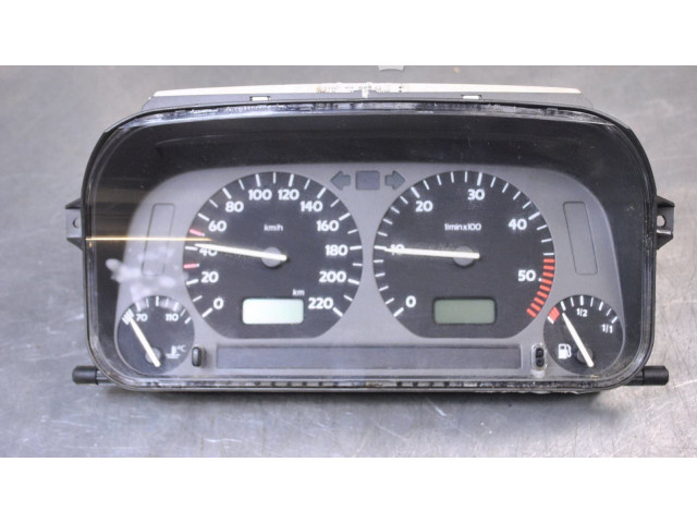 Панель приборов    Volkswagen Golf III       