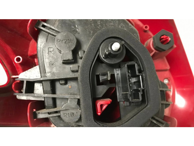 Задний фонарь правый 9672628380    Peugeot 208   2012-2019 года