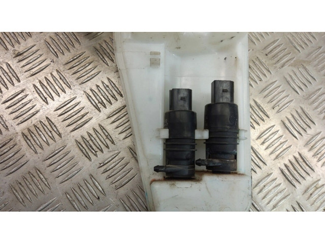 Бачок оконной жидкости    