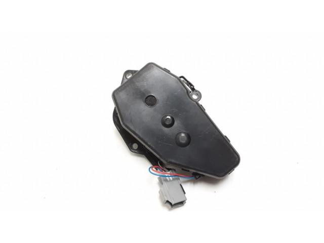 Притягиватель задней крышки