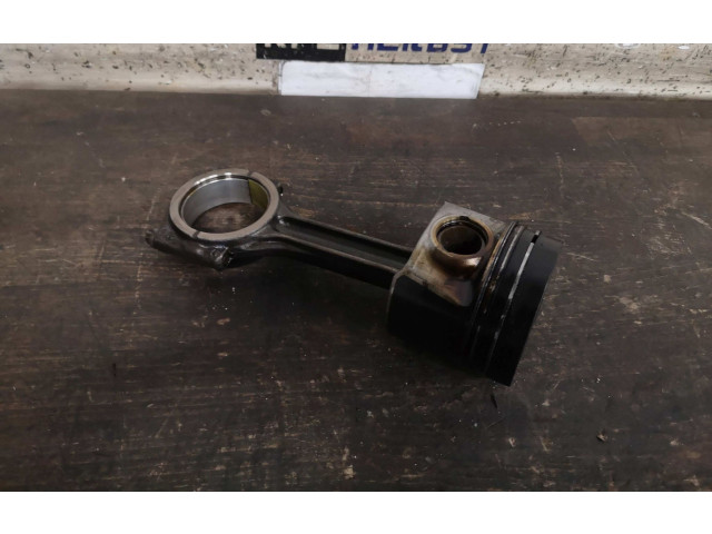  Поршень CRLB 04L107065A, 04L105401A  Volkswagen PASSAT B8  