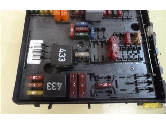 Блок предохранителей 1K0937124D   Audi A3 S3 8P    