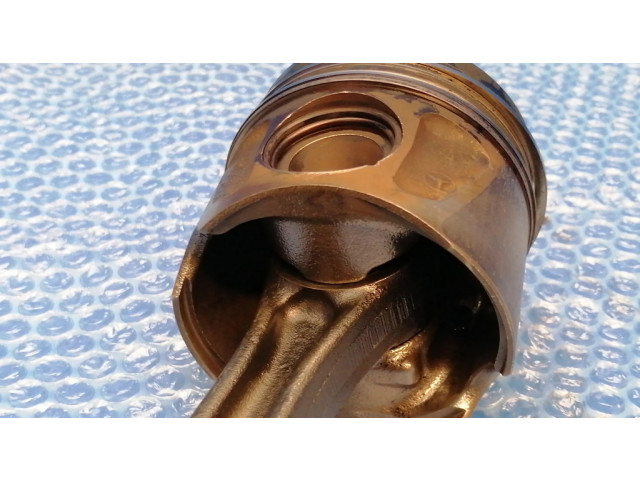 Píst 8370B Mercedes-Benz E W212 pro naftový motor 3.0