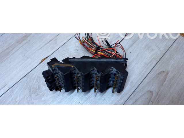 Блок предохранителей 1245402050   Mercedes-Benz E W124    