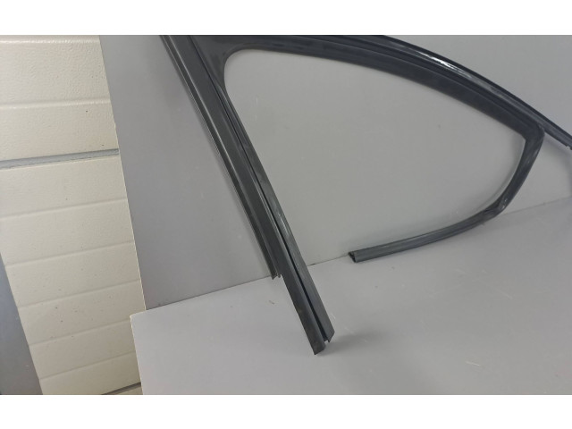 Передняя рамка дверного стекла 803301377R Dacia Sandero III