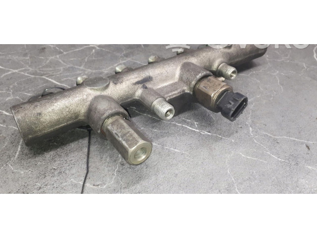 Vstřikovací lišta    Mazda 323     