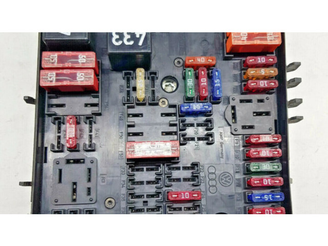 Pojistková skříňka 01394932, nr3718 Audi A3 S3 8P 2004