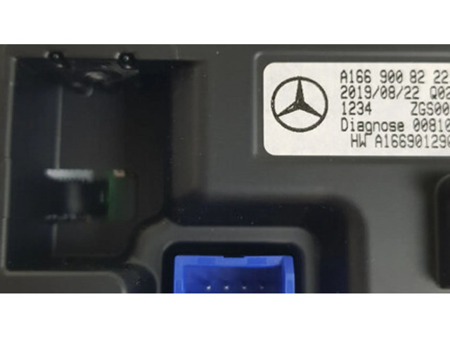 Радио/ проигрыватель CD/DVD / навигация