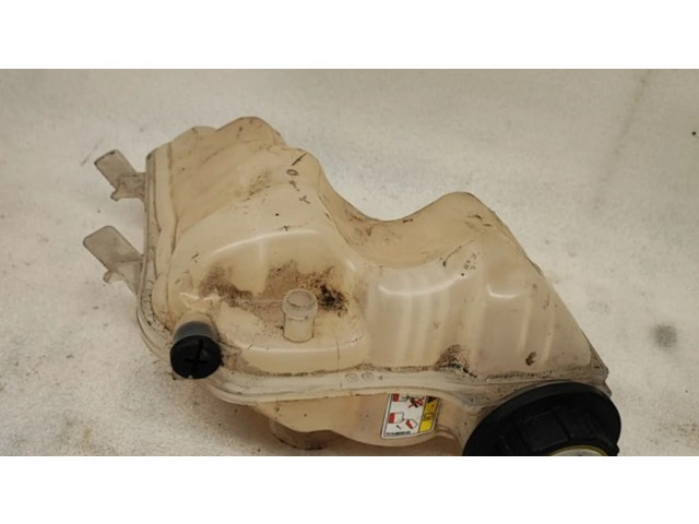 Расширительный бачок охлаждающей жидкости